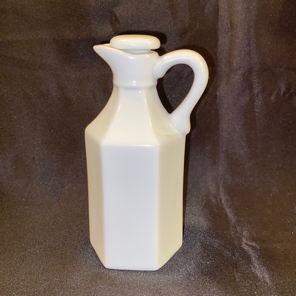 VTG Xcell Porcelain Cruet